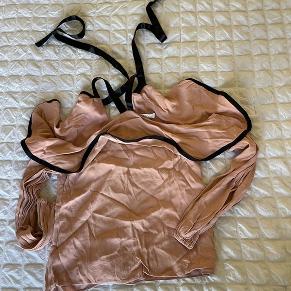 Alexis Malia pink ruffle cold shoulder top - Picture 6 of 13